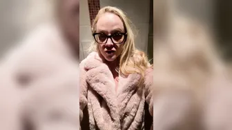 mrssiren manyvids onlyfans crazy bitch fucks herself with fingers