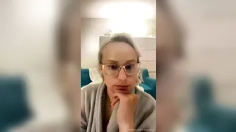 angelwicky manyvids onlyfans modest model posing in fries