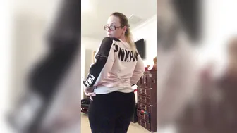 mrssiren manyvids onlyfans grade skin rubs tits