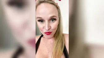 mrssiren manyvids onlyfans cute lady spins happily in front of the webcam and shines with all the charms