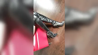 kendra manyvids onlyfans pulls hand clit