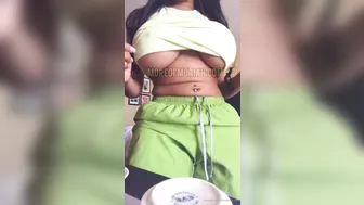 moriahmillss manyvids onlyfans busty lady masturbates shaved pussy