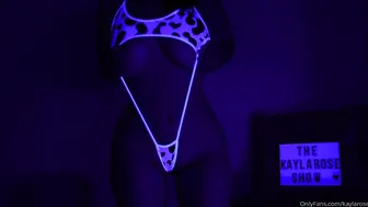 kaylarose manyvids onlyfans naked babe demonstrates chocolate body