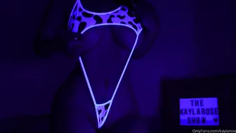 kaylarose manyvids onlyfans naked babe demonstrates chocolate body