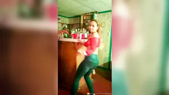 anacondanoire manyvids onlyfans slim mulatto dancing erotic dance