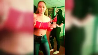 anacondanoire manyvids onlyfans slim mulatto dancing erotic dance