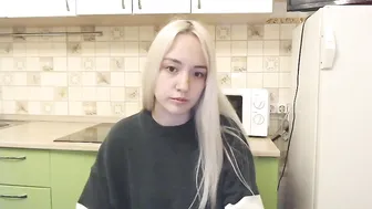 eevian chaturbate cute bitch bares shaved holes