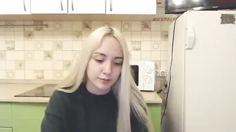 eevian chaturbate gorgeous model strips and pulls pussy