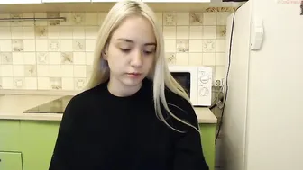 eevian chaturbate beauty fucks herself in front of the webcam