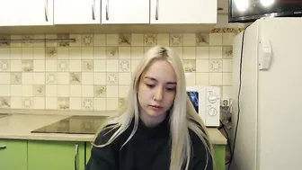 eevian chaturbate crazy chick fondles her cunt by hand