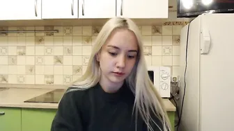 eevian chaturbate crazy chick fondles her cunt by hand