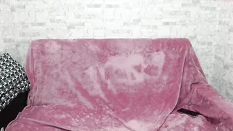 yanere chaturbate jerking off sitting on the edge of the bed