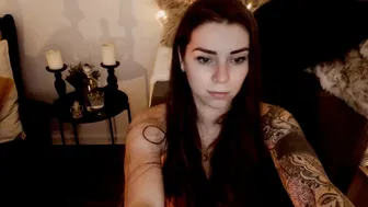 naphrodite chaturbate greedily fucks her pussy