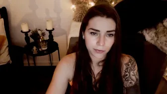 naphrodite chaturbate greedily fucks her pussy