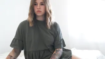 takemyattention chaturbate graceful babe gently masturbates pussy