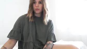 takemyattention chaturbate graceful babe gently masturbates pussy