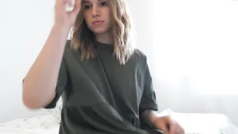 takemyattention chaturbate graceful babe gently masturbates pussy