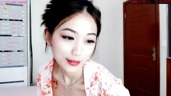 evelyn_hermes chaturbate young bitch caresses shaved holes