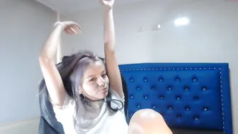 abbicute chaturbate big tit babe pulls clit