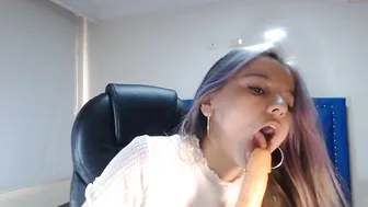 abbicute chaturbate big tit babe pulls clit