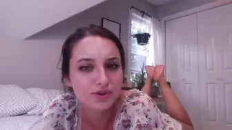 shiqurl chaturbate hot bitch fucks herself with a phallus