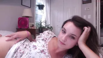 shiqurl chaturbate hot bitch fucks herself with a phallus