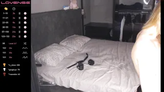 lumoore chaturbate buxom plays with long dildo