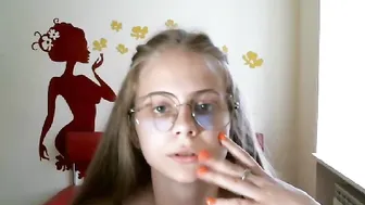 je_te_comprends chaturbate appetizing babe stiffens chocolate nest