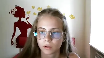 je_te_comprends chaturbate appetizing babe stiffens chocolate nest