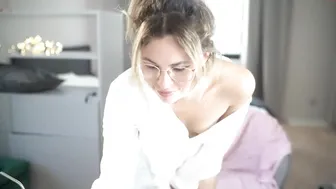 lightmyfire_ chaturbate hot chick fucks shaved pussy