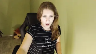 mystery_jen chaturbate sexy blonde pulls pussy hand