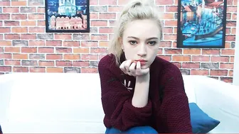 tyleranddiana Skinny in stockings pulls pussy