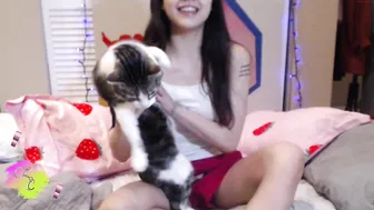 chloenoa Appetizing model fucks herself with a phallus