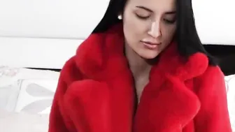 saritabelle Busty beauty fucks her cap