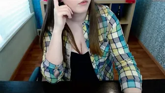 liv_ewe Thinty passionately pulls the cap