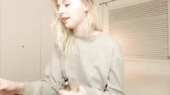 lillexie Hurricane Devil furiously cums in pose with crustaceans