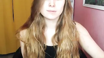 amandadelight Experienced prostitute plays with her hands