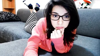 annais Obstinate queen jerking off her cunt