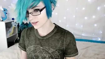 uniicorn The obstinate Babe works the body with oil