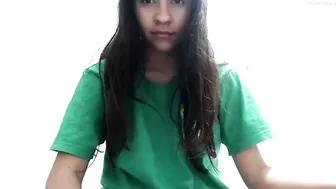 appleofdiscord69 Busty chick gets naked