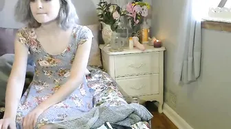 ifyouseekamy1996 Cutie plays with pussy