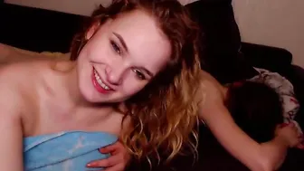 kri_luna Slender babe masturbates pussy