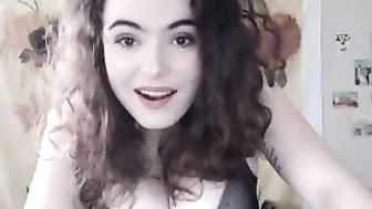 ellie_babe Thick shmarina fucks herself with fingers