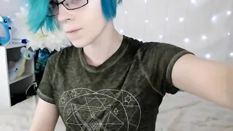 uniicorn Adorable chick masturbates juicy pussy