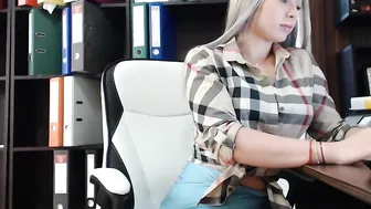 innocent_doll1 Skinny lesbians lick cunt in pose