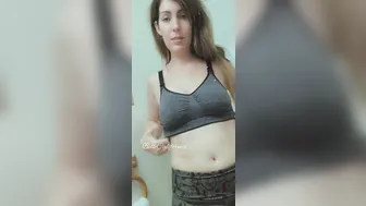 bellecalifornia onlyfans exquisite body gently pulls pussy