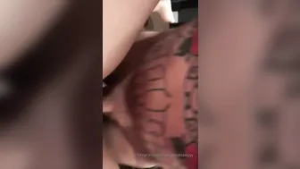 doubleddaisyyy onlyfans showing her butt