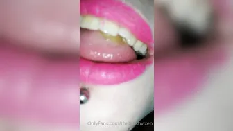 thefetishvixen onlyfans crazy courtesan jumps on sex toy