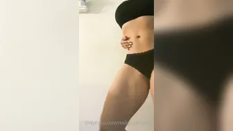 mslightskinone onlyfans sexy wench sucks dick