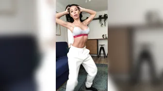 beabeatrice onlyfans wonderful  cam girl  fucks sex toy